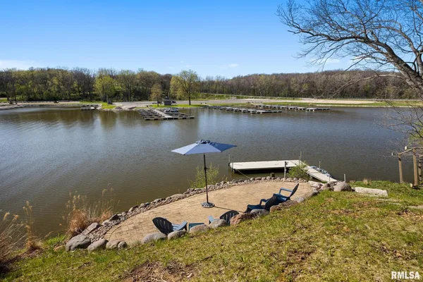 $535,000 | 225 North Shore Place, Dahinda, IL 61428