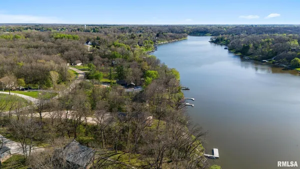 $535,000 | 225 North Shore Place, Dahinda, IL 61428