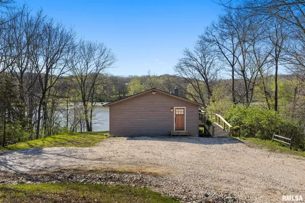 $535,000 | 225 North Shore Place, Dahinda, IL 61428