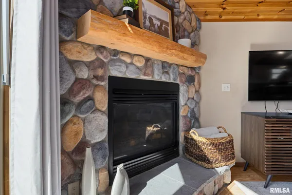 $535,000 | 225 North Shore Place, Dahinda, IL 61428