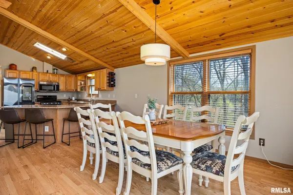 $535,000 | 225 North Shore Place, Dahinda, IL 61428