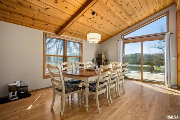 $535,000 | 225 North Shore Place, Dahinda, IL 61428