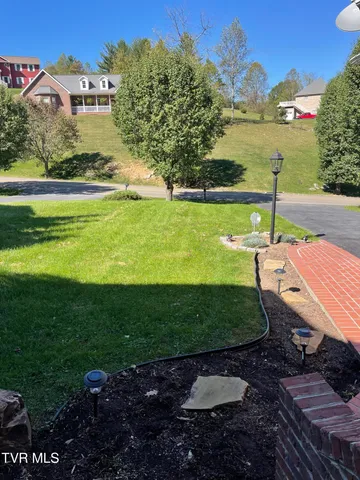 $299,999 | 251 Cresswood Drive, Unit 251, Richlands, VA 24641