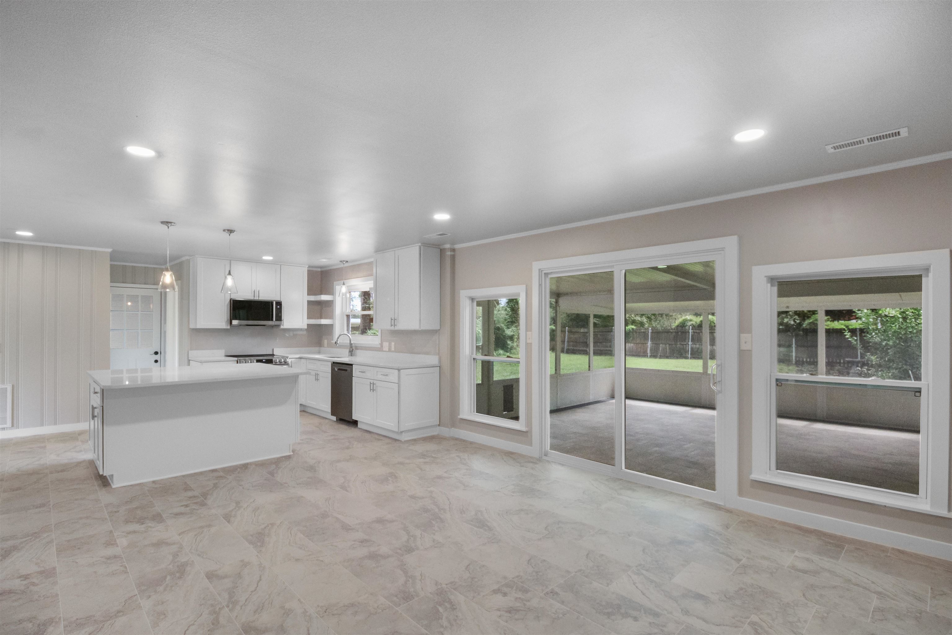 419 West Myrtle Avenue Foley, AL 36535 - Photo 8 of 17 Kitchen