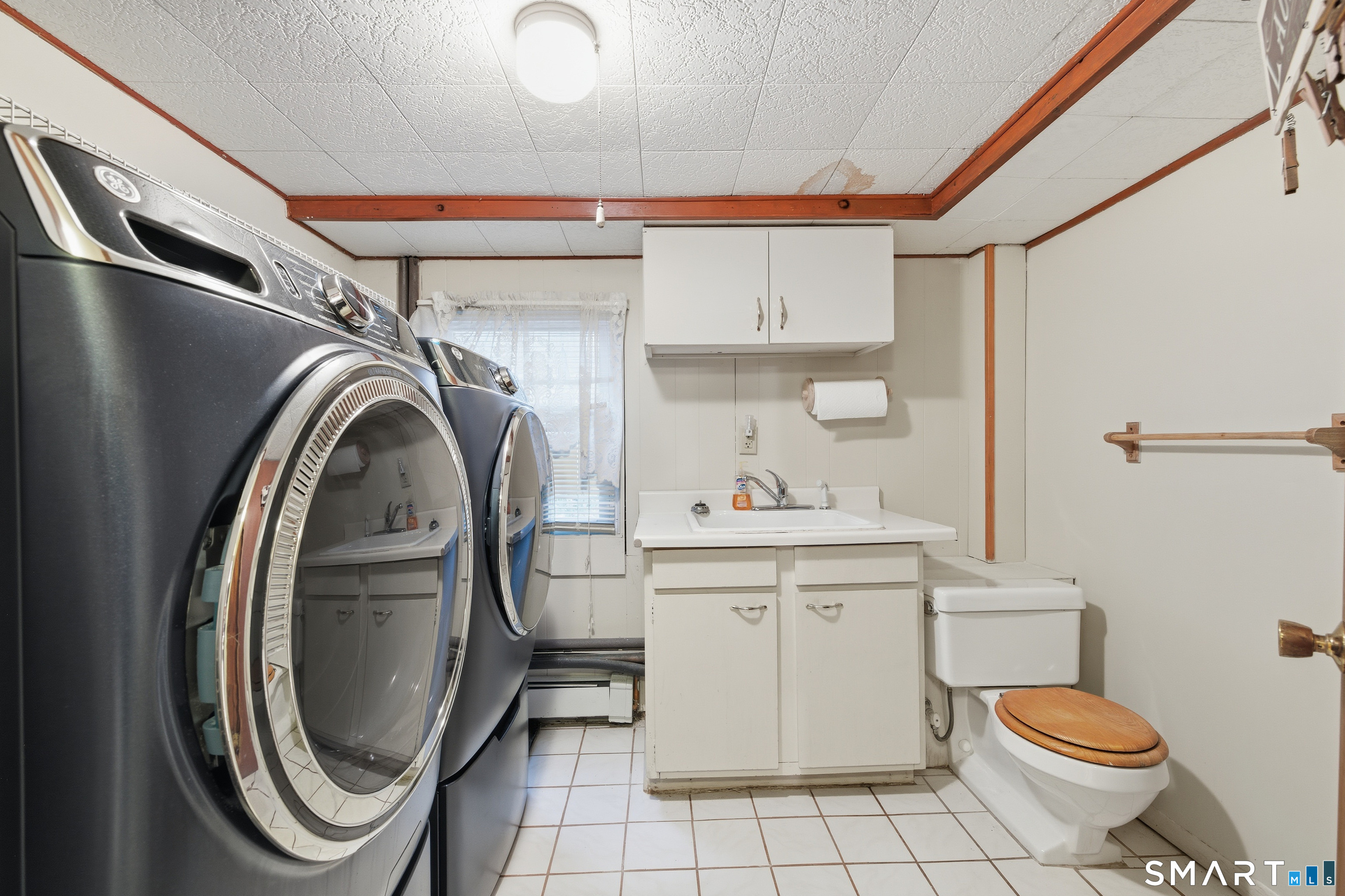 32 Richard Road Ledyard, CT 06335 - Photo 28 of 32 a utility room with sink dryer and washer