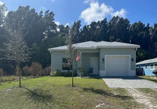 $2,200 | 1685 22nd Avenue Southwest, Vero Beach, FL 32962
