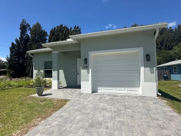 $2,200 | 1685 22nd Avenue Southwest, Vero Beach, FL 32962