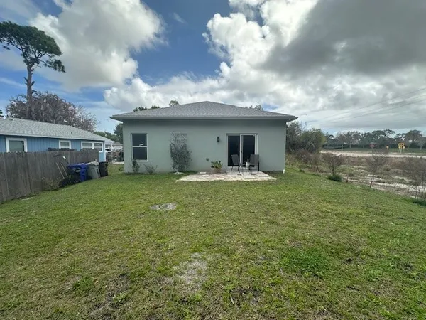 $2,200 | 1685 22nd Avenue Southwest, Vero Beach, FL 32962