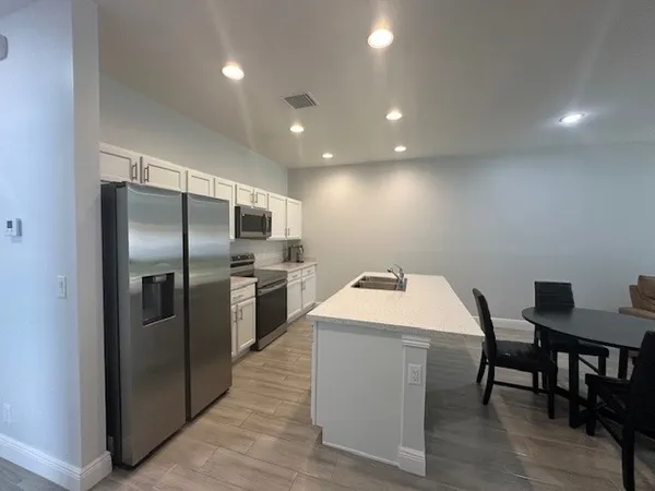 $2,200 | 1685 22nd Avenue Southwest, Vero Beach, FL 32962