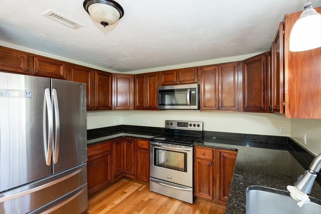 83 Massasoit Road Worcester, MA 01604 - Photo 3 of 30