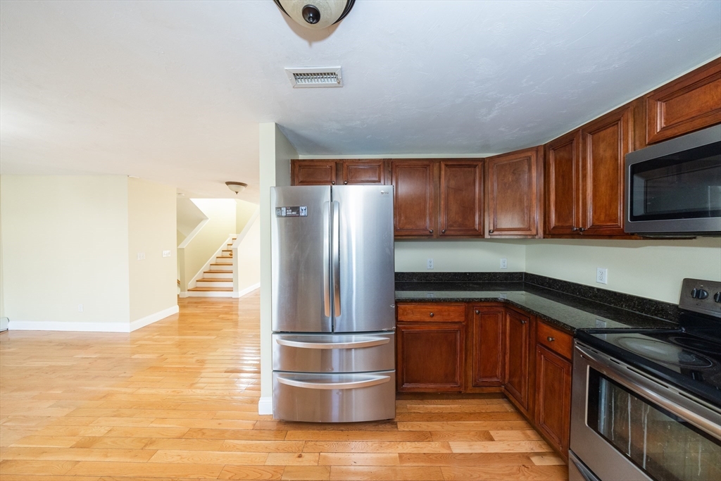 83 Massasoit Road Worcester, MA 01604 - Photo 6 of 30