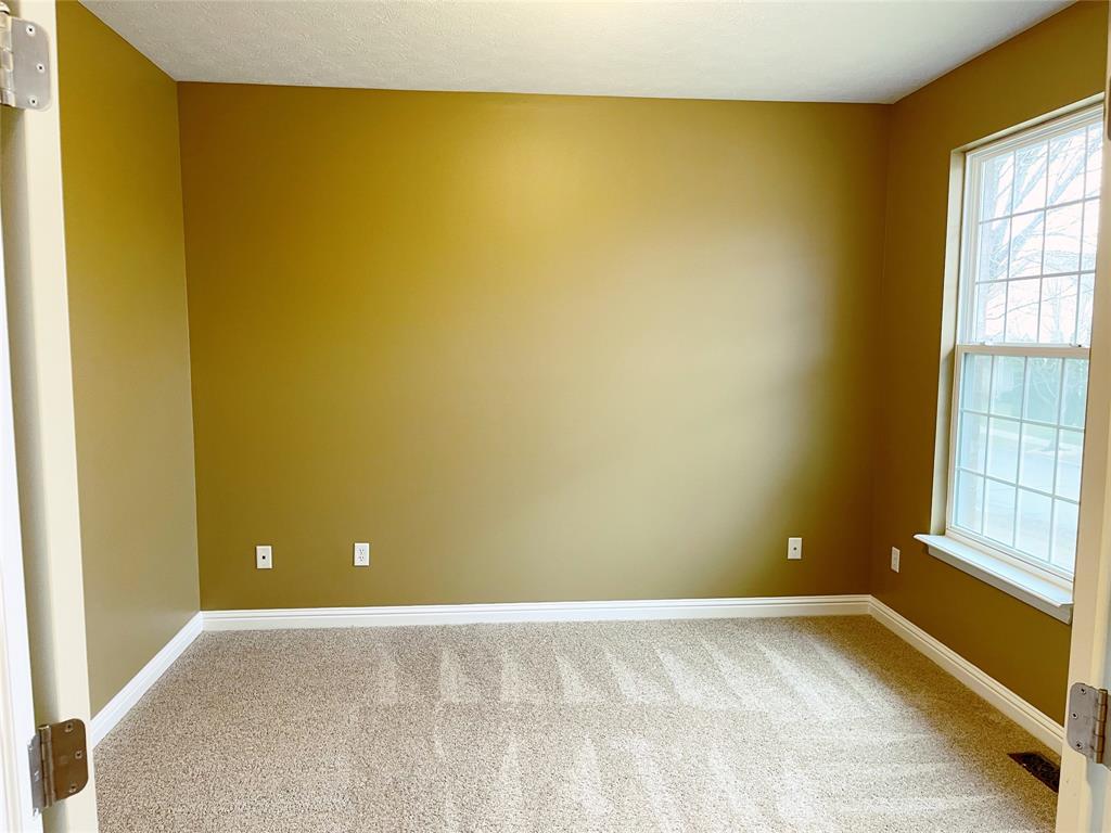 3804 Jonathan Ridge Columbus, IN 47201 - Photo 4 of 46 Gallery Image 4