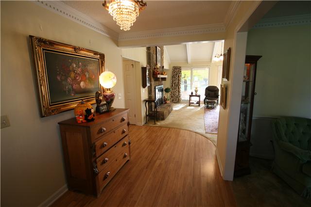 1249 Carter Blake Road Tullahoma, TN 37388 - Photo 4 of 18 Nice open foyer.