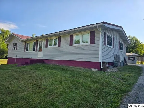 $154,900 | 105 North 3rd Street, La Harpe, IL 61450