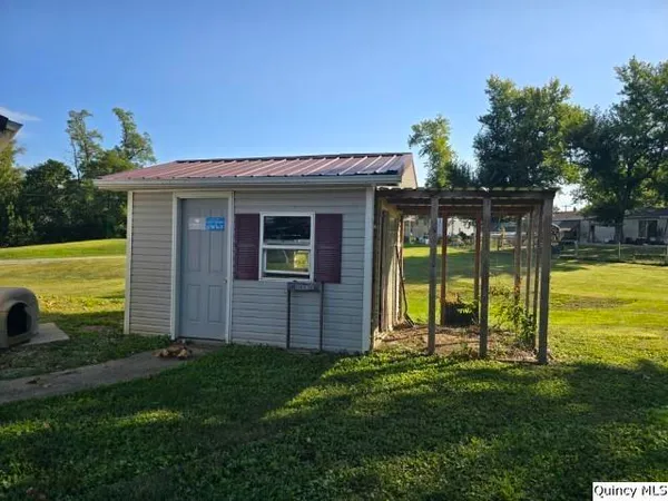 $154,900 | 105 North 3rd Street, La Harpe, IL 61450