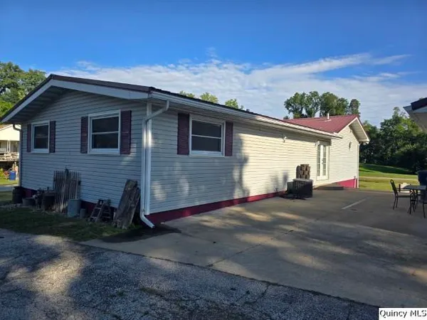 $154,900 | 105 North 3rd Street, La Harpe, IL 61450