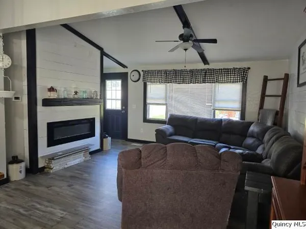 $154,900 | 105 North 3rd Street, La Harpe, IL 61450