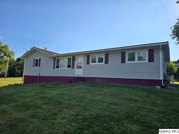 $154,900 | 105 North 3rd Street, La Harpe, IL 61450
