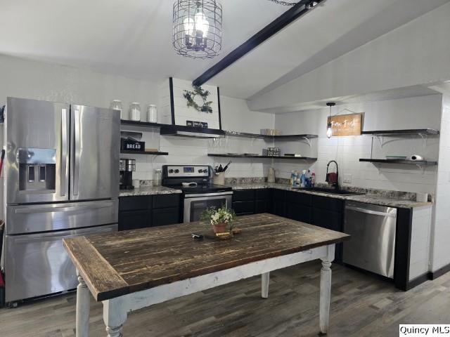 105 North 3rd Street La Harpe, IL 61450 - Photo 5 of 32