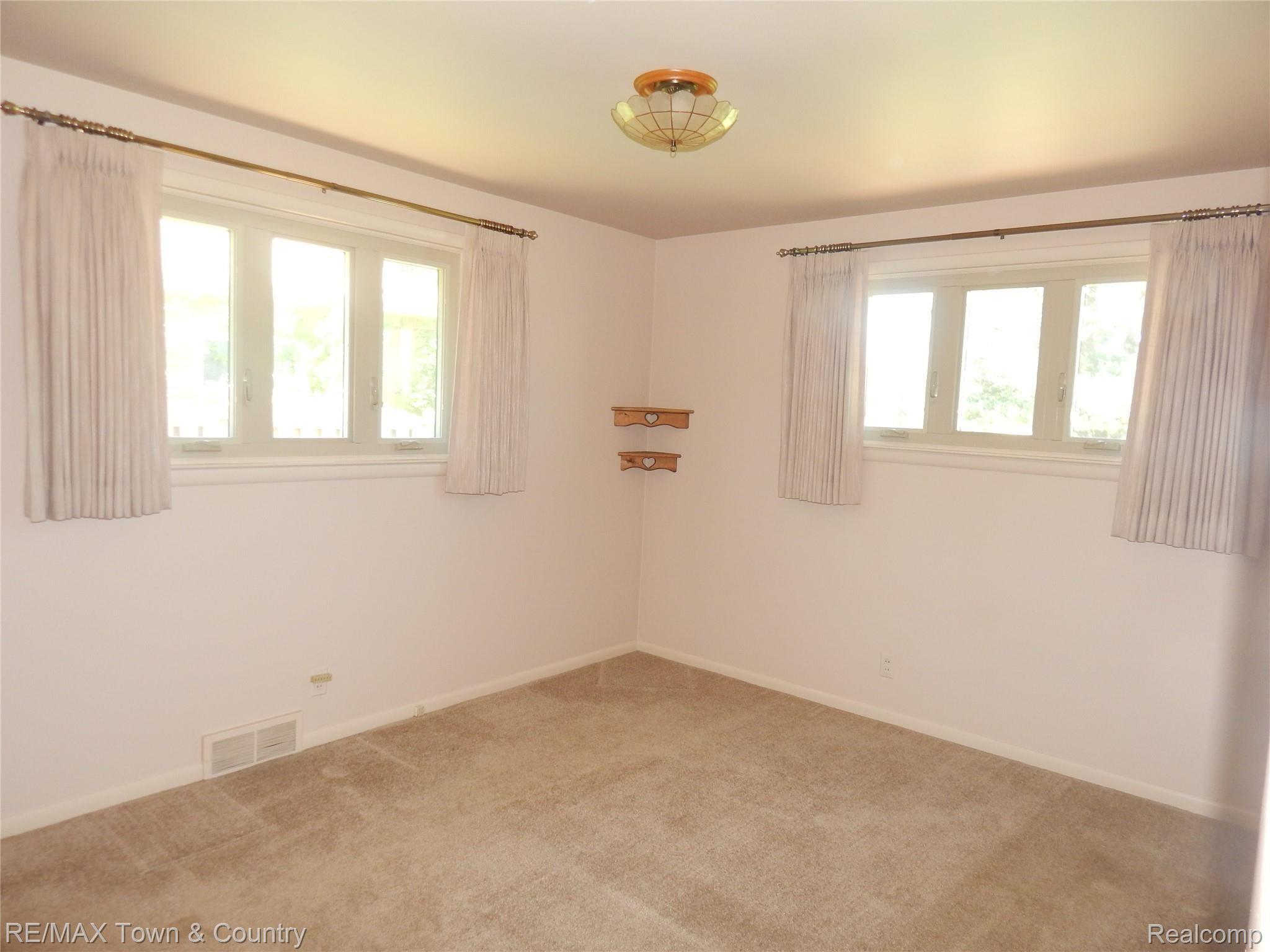 4197 Beecher Road Flint, MI 48532 - Photo 28 of 42 DSCN1027.JPG
