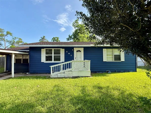 $139,900 | 502 East Jackson Street, West Columbia, TX 77486