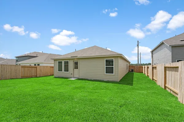 a view of a yard in front of house