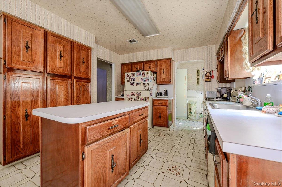 719 Hungry Harbor Road Valley Stream, NY 11581 - Photo 11 of 29