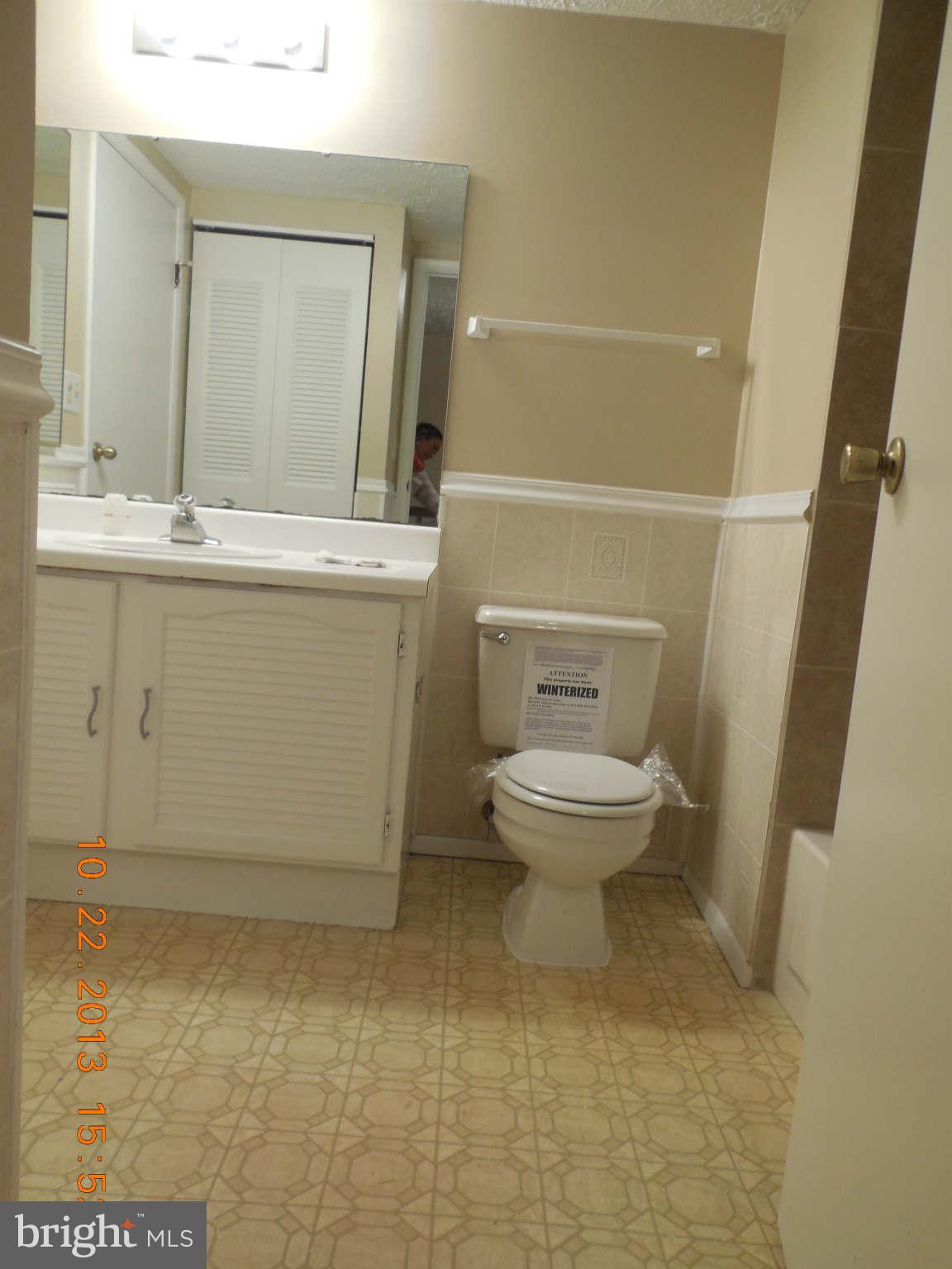 8782 Newington Commons Road Lorton, VA 22079 - Photo 13 of 14 Bath