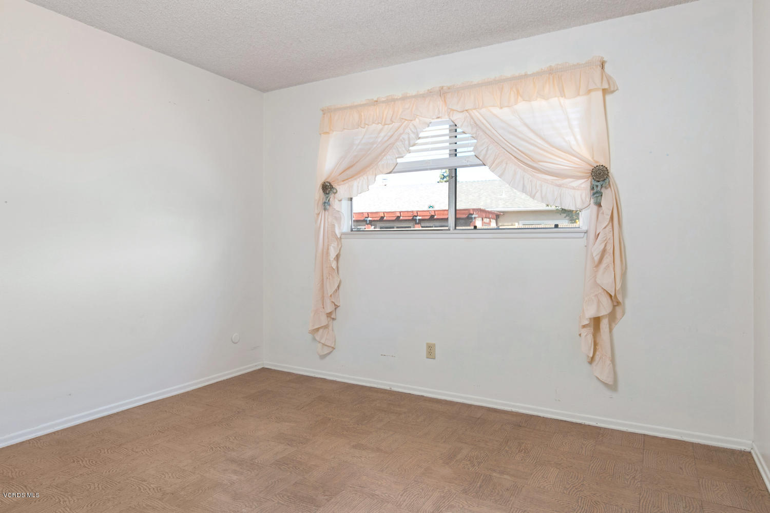 926 Erringer Road Simi Valley, CA 93065 - Photo 15 of 22 926 Erringer Rd-MLS_Size-015-14-Bedroom-
