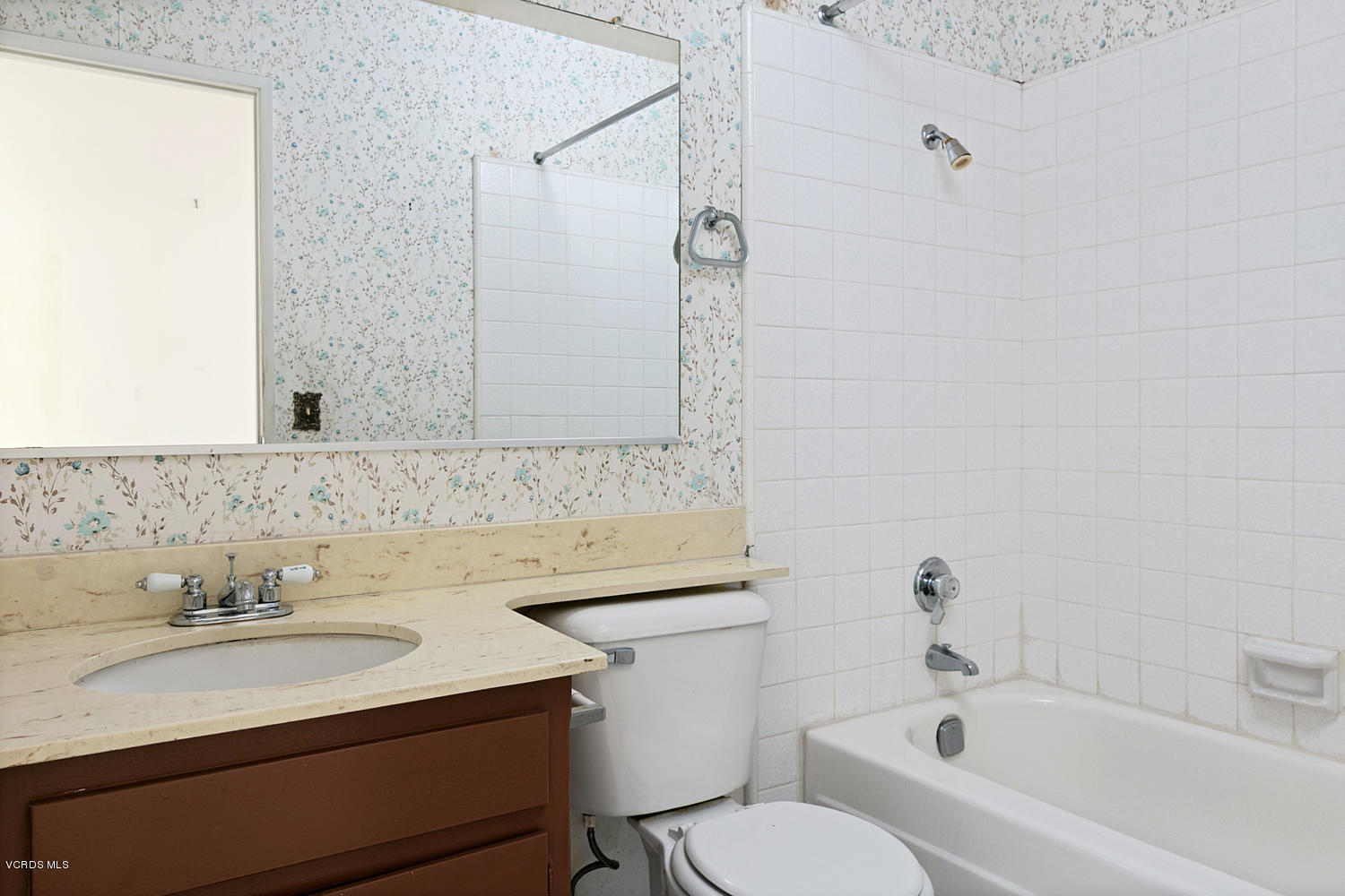 926 Erringer Road Simi Valley, CA 93065 - Photo 16 of 22 926 Erringer Rd-MLS_Size-016-10-Bathroom
