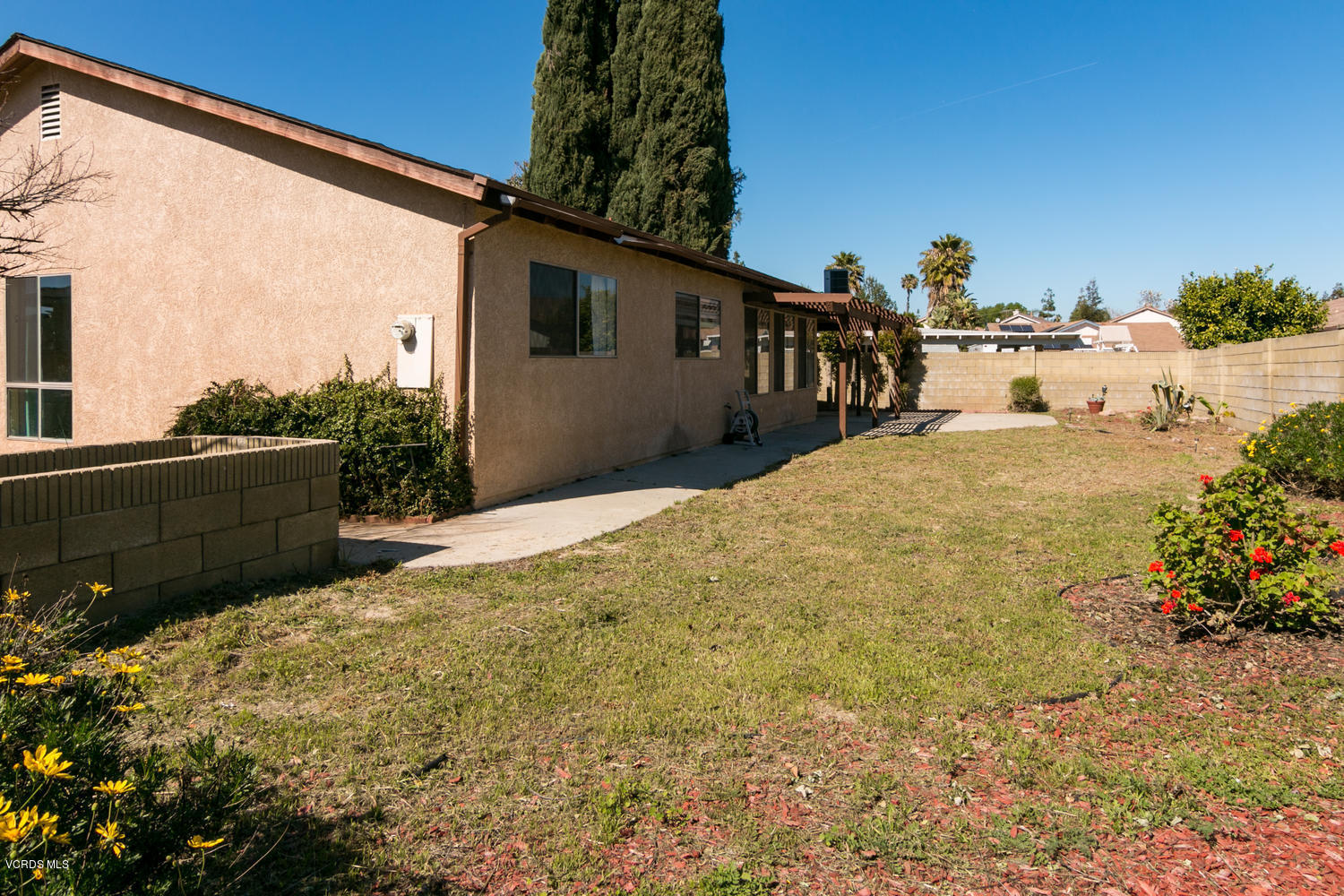 926 Erringer Road Simi Valley, CA 93065 - Photo 20 of 22 926 Erringer Rd-MLS_Size-020-20-Back Yar