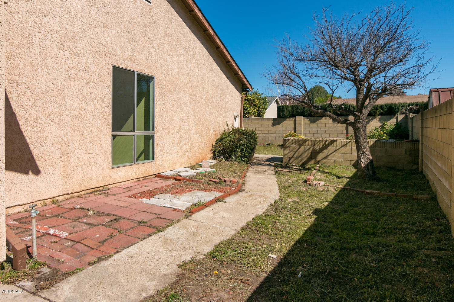 926 Erringer Road Simi Valley, CA 93065 - Photo 22 of 22 926 Erringer Rd-MLS_Size-022-18-Side Yar