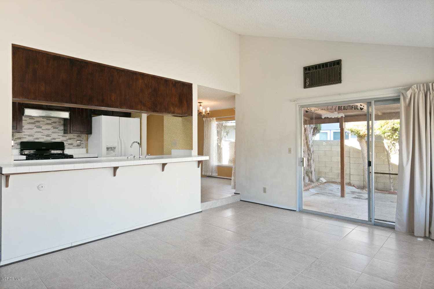 926 Erringer Road Simi Valley, CA 93065 - Photo 10 of 22 926 Erringer Rd-MLS_Size-010-11-Family R