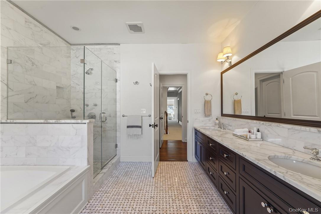 81 Spier Road Scarsdale, NY 10583 - Photo 15 of 32 Primary marble bathroom