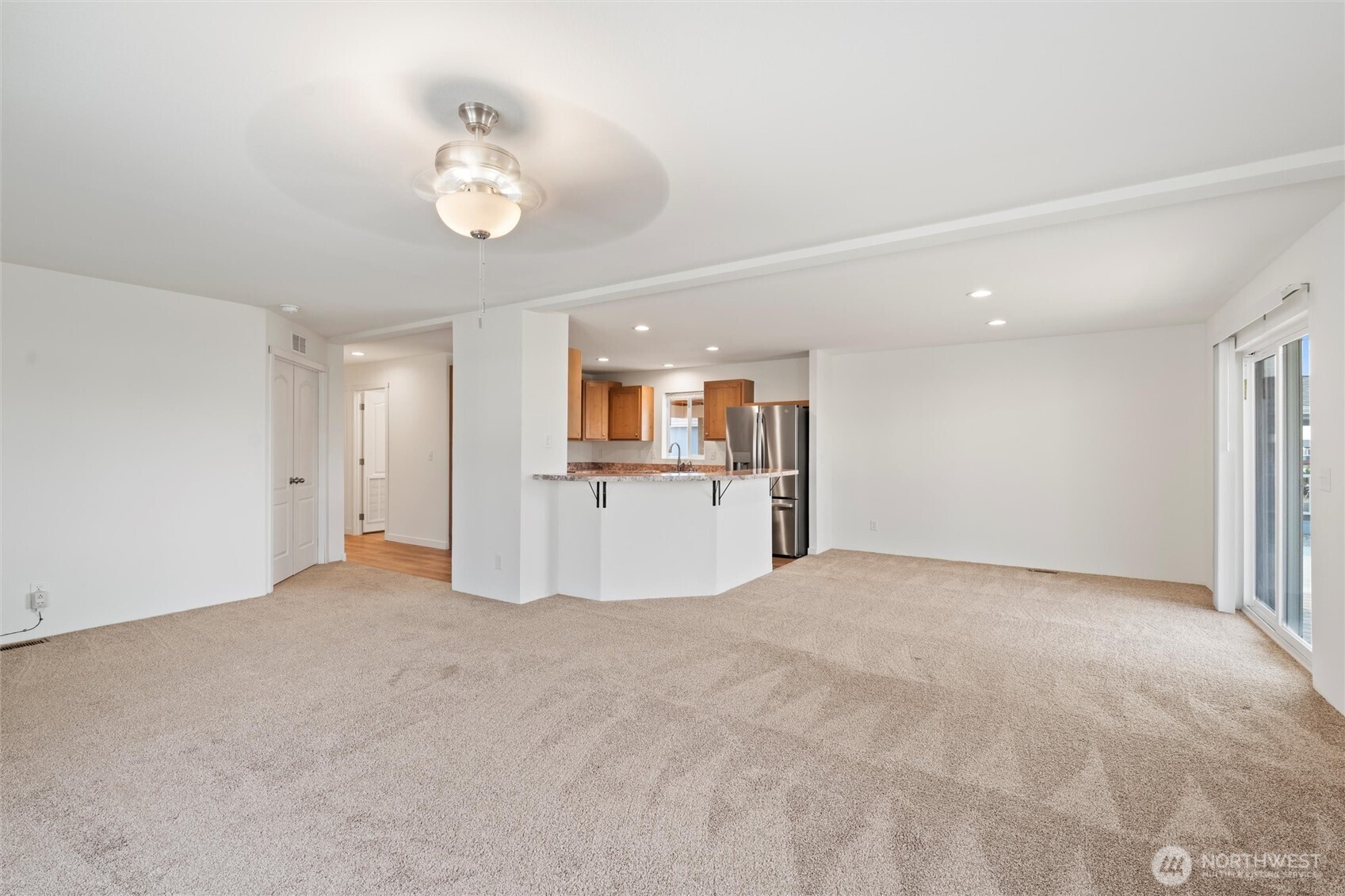 1701 Burr Avenue, Unit 51 Moses Lake, WA 98837 - Photo 11 of 35 a view of a livingroom with a kitchen