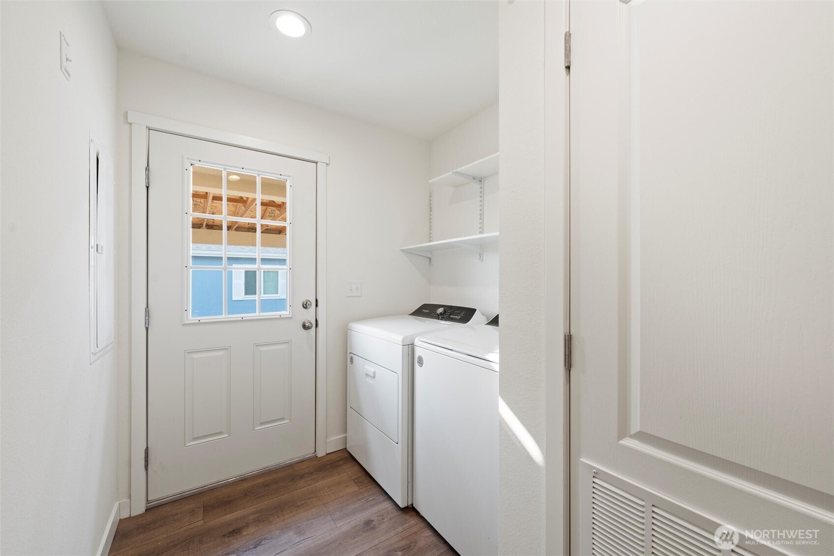 1701 Burr Avenue, Unit 51 Moses Lake, WA 98837 - Photo 21 of 35 a utility room with dryer and washer