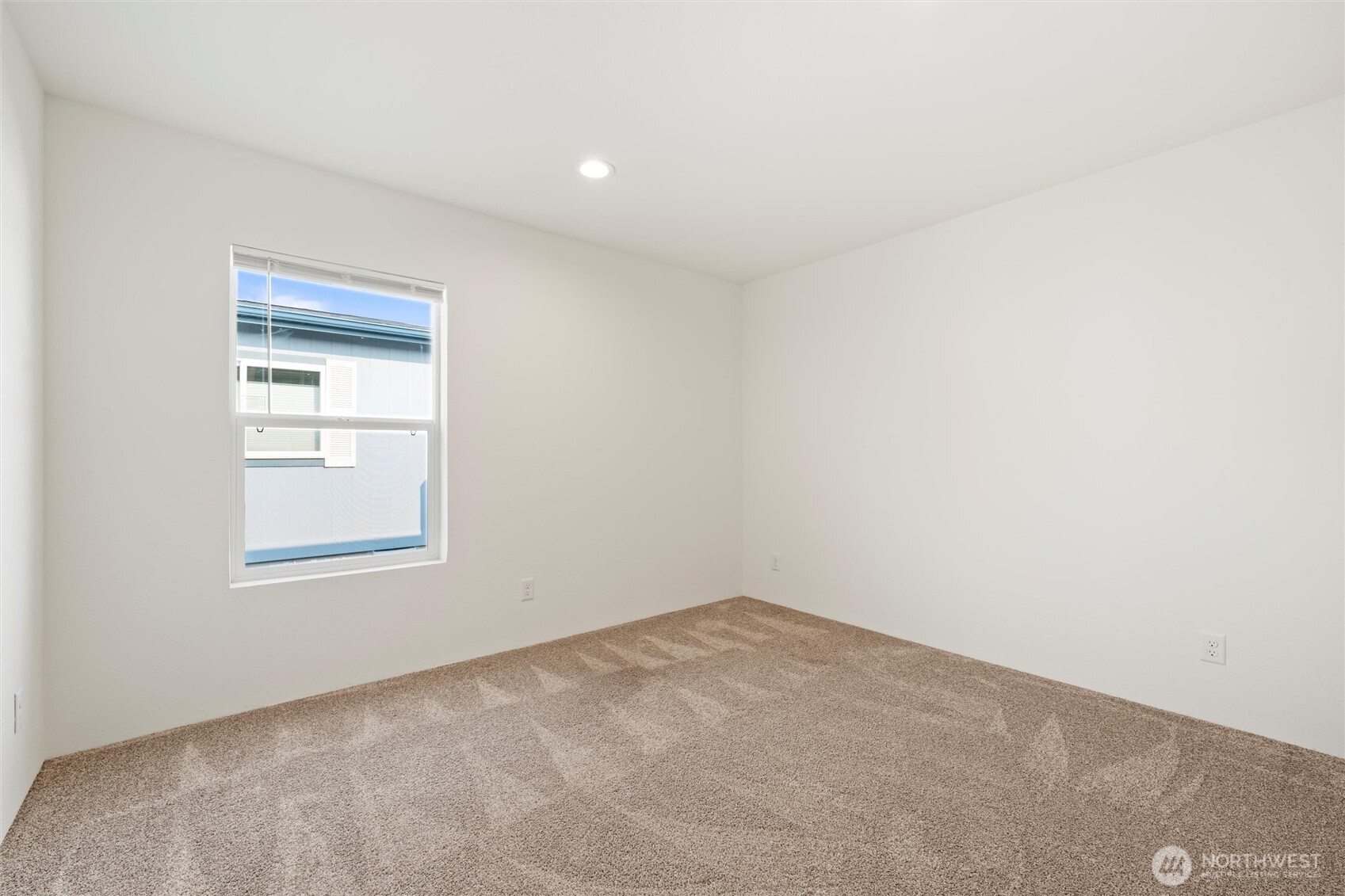 1701 Burr Avenue, Unit 51 Moses Lake, WA 98837 - Photo 25 of 35 an empty room with a window