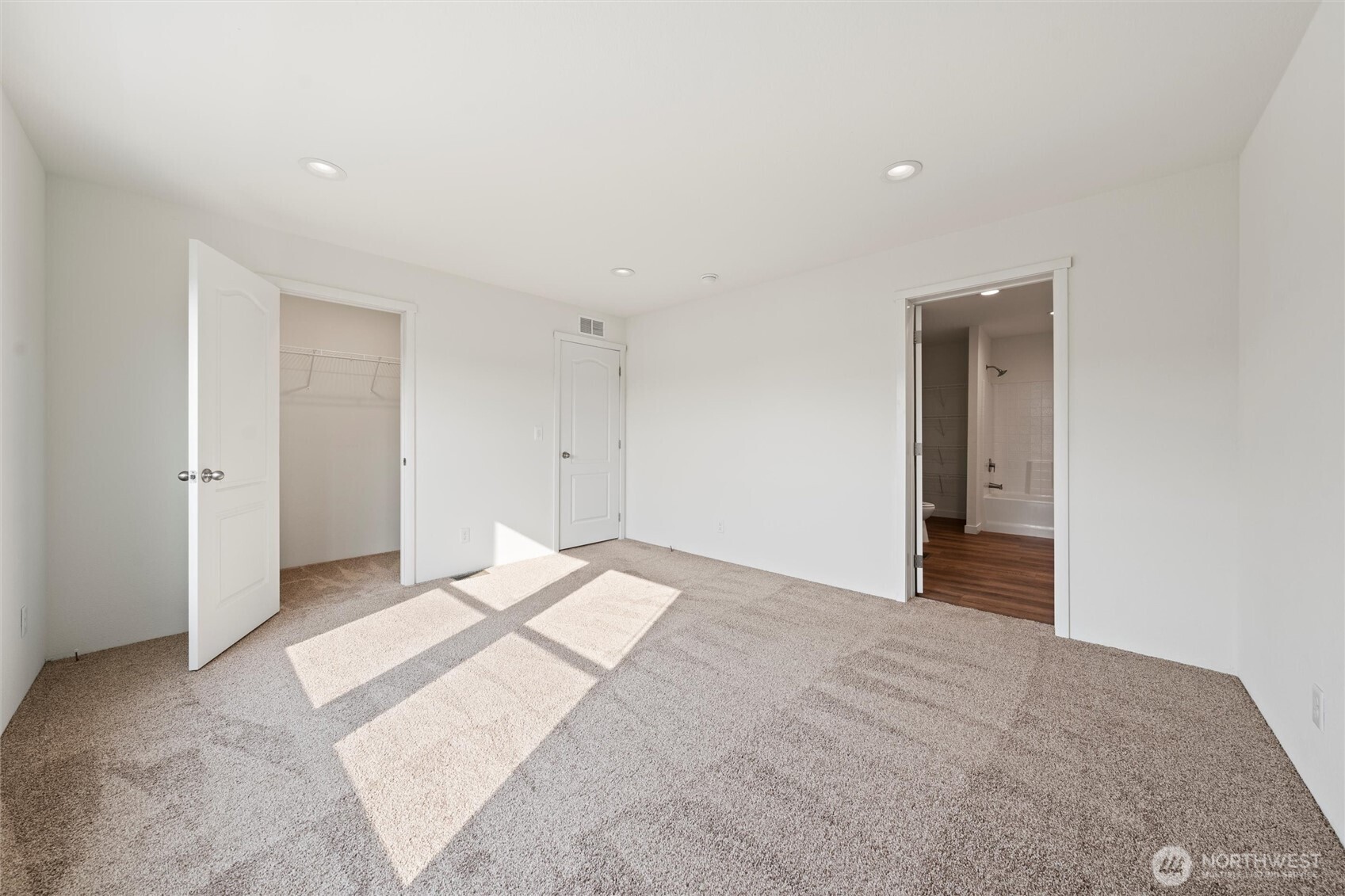 1701 Burr Avenue, Unit 51 Moses Lake, WA 98837 - Photo 30 of 35 a view of an empty room