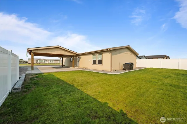 a view of a house with a backyard