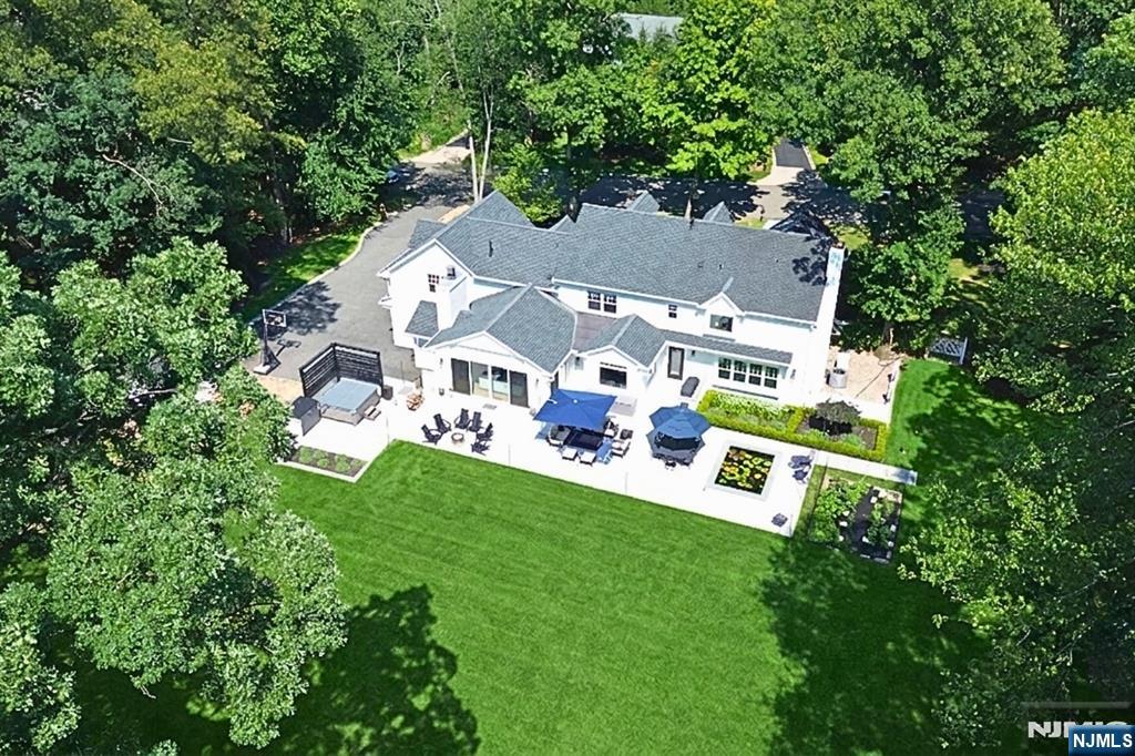 6 Butternut Road Allendale, NJ 07401 - Photo 3 of 47