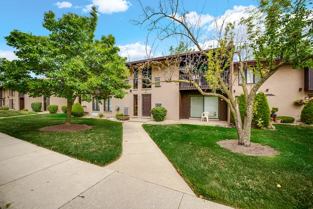 $145,000 | 1100 Holbrook Road, Unit D, Homewood, IL 60430