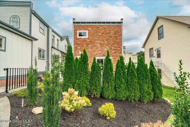 $20,000 | 4 North Circular Street, Saratoga Springs, NY 12866