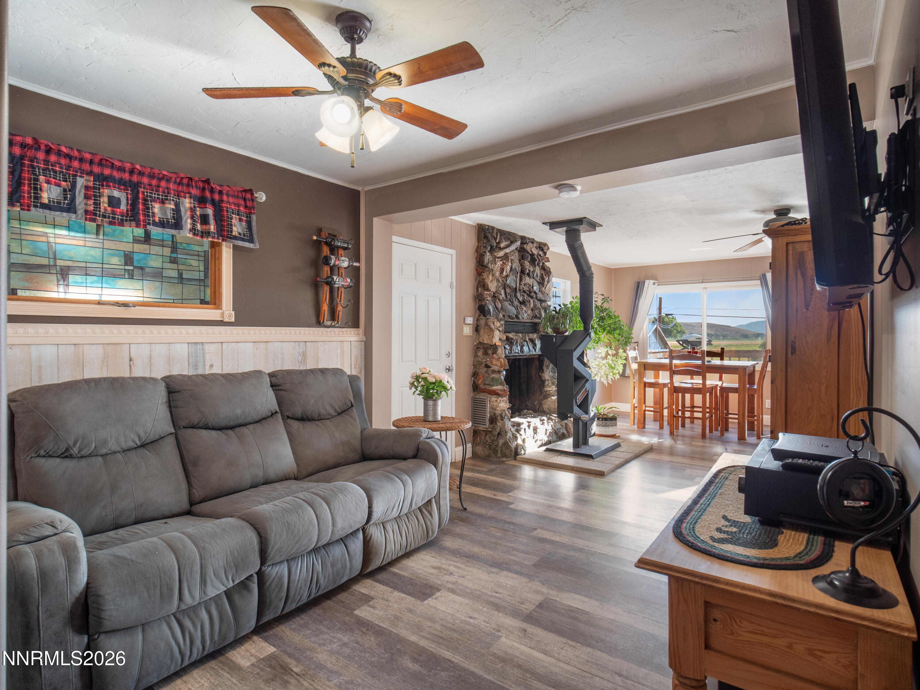 136 Palmer Way Topaz, CA 96133 - Photo 14 of 40 Photo-12