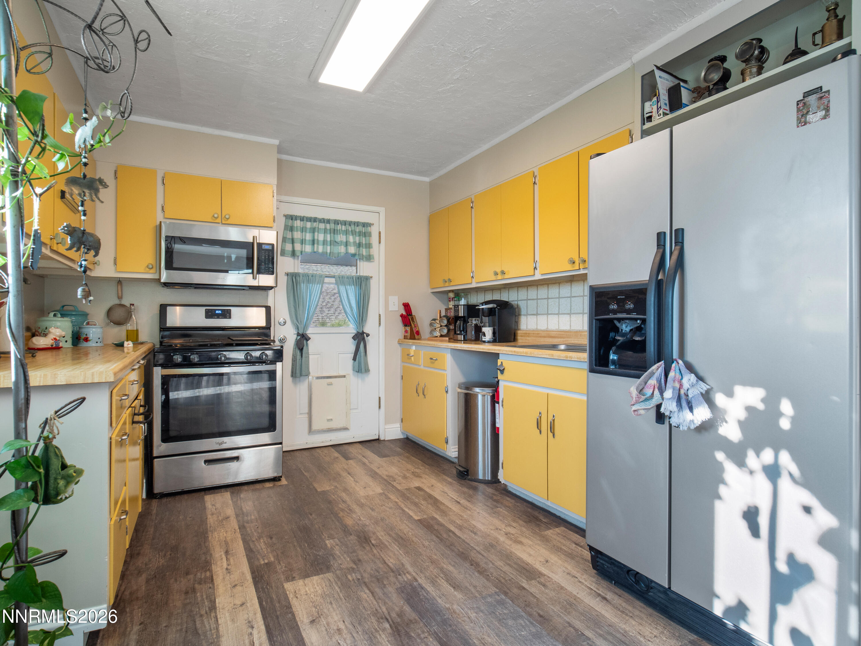 136 Palmer Way Topaz, CA 96133 - Photo 5 of 40 Photo-4