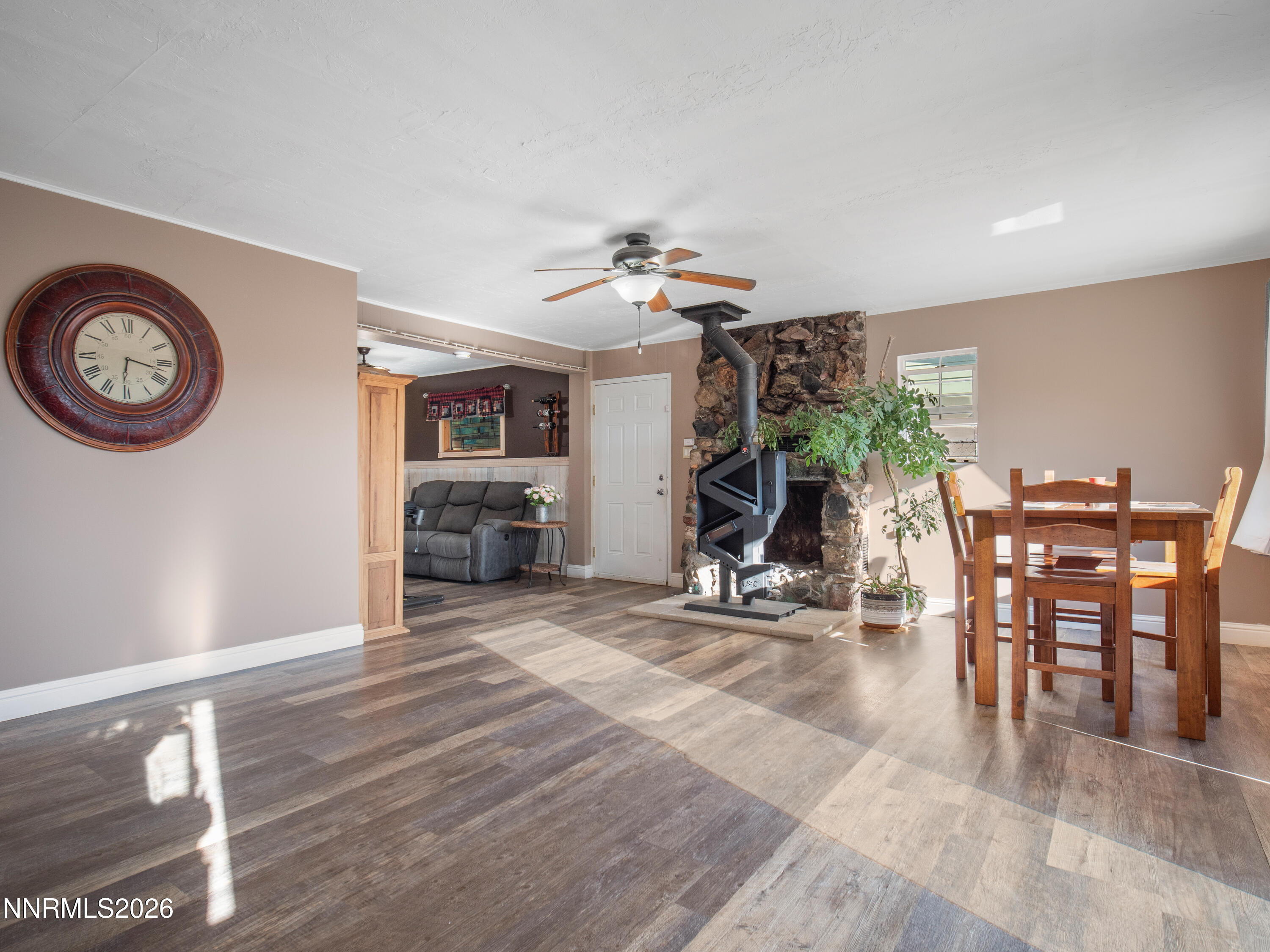 136 Palmer Way Topaz, CA 96133 - Photo 10 of 40 Photo-8
