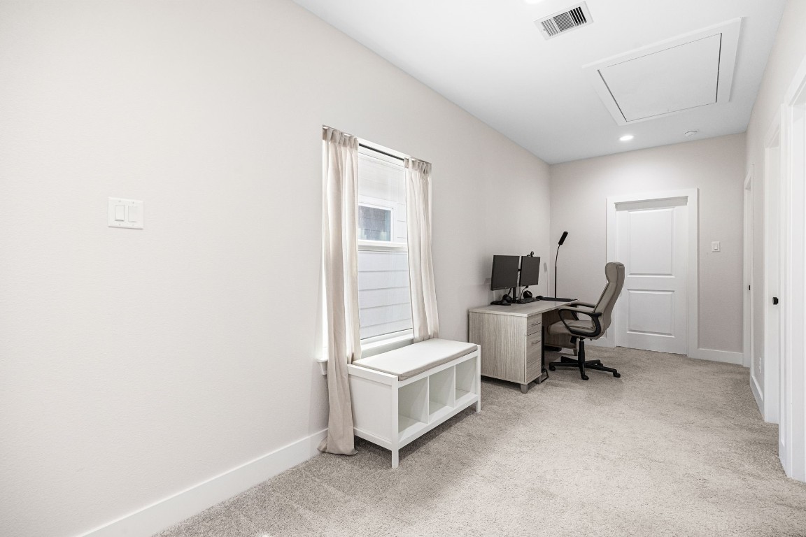 317 Sikes Street Houston, TX 77018 - Photo 18 of 30 Spacious second-floor landing – perfect for desk/office area.