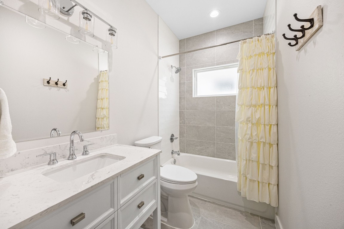 317 Sikes Street Houston, TX 77018 - Photo 25 of 30 Secondary bathroom located on 2nd floor.