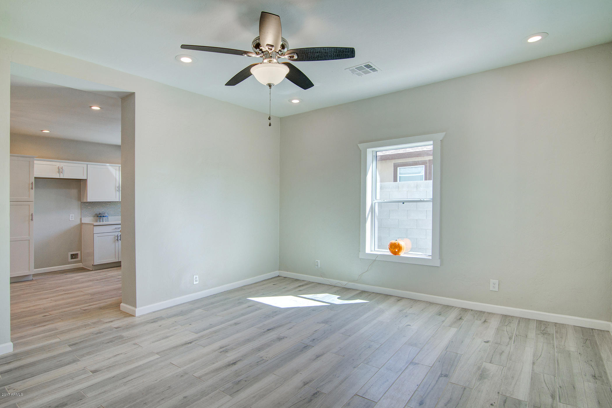 1122 East Fillmore Street Phoenix, AZ 85006 - Photo 26 of 43 Living Room