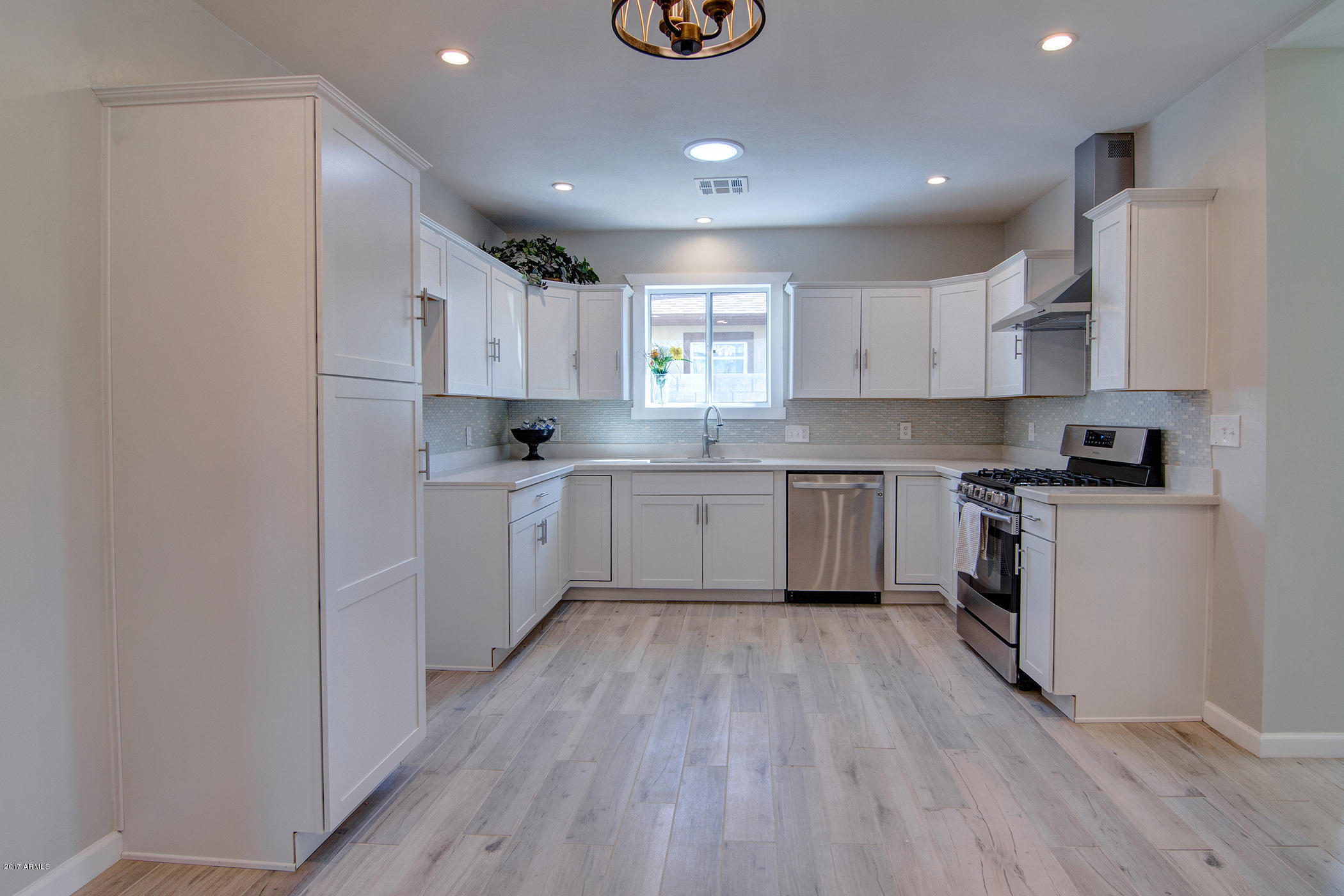1122 East Fillmore Street Phoenix, AZ 85006 - Photo 9 of 43 Kitchen