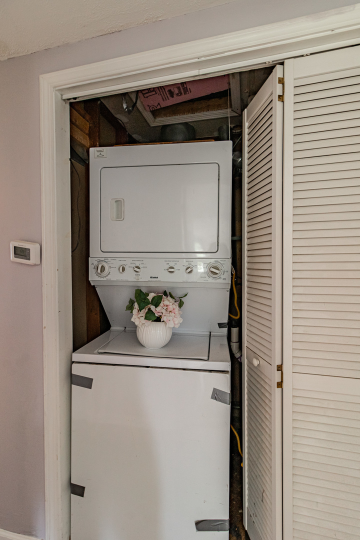18229 West Big Oaks Road Grayslake, IL 60030 - Photo 18 of 22 a utility room with dryer and washer